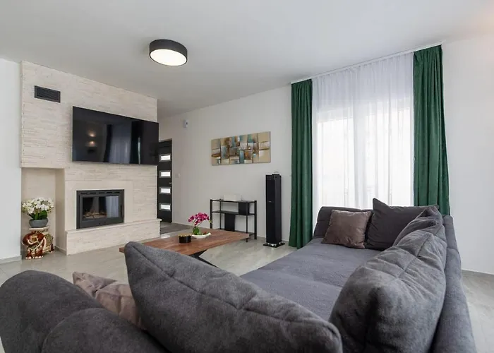 Paloma With Pool Дом отдыха