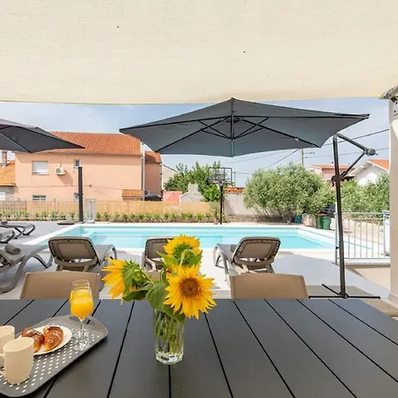 Paloma With Pool Ferienhaus *