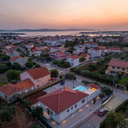 Paloma With Pool Holiday home