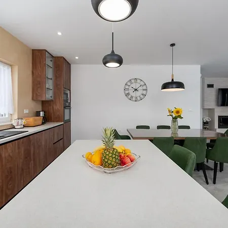 Paloma With Pool Holiday home