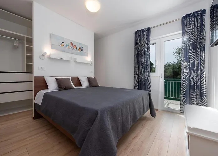 Ferienhaus Paloma With Pool Sukošan