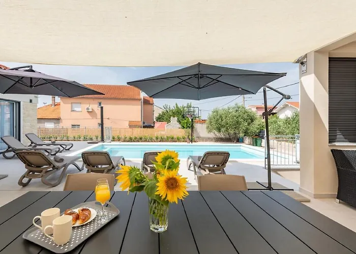 Paloma With Pool Ferienhaus *