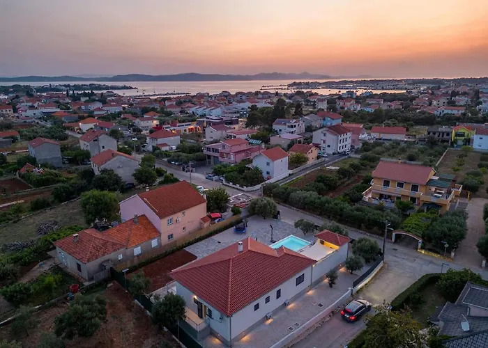 Paloma With Pool Ferienhaus