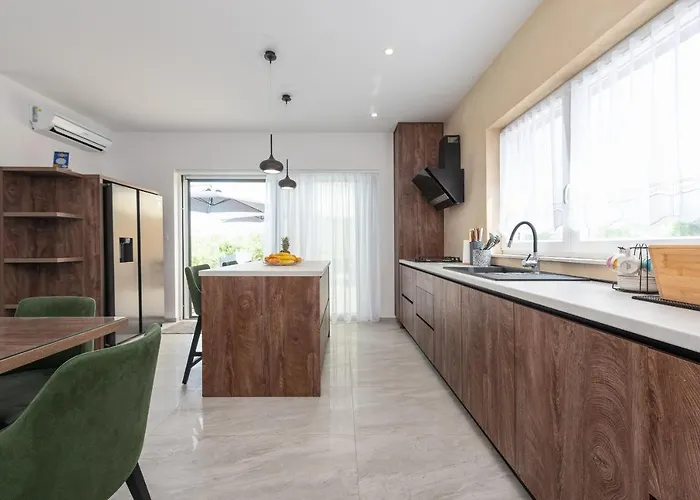 Ferienhaus Paloma With Pool Sukošan